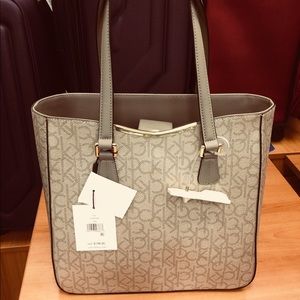 NWT Calvin Klein Tote; Large, Lined; Pockets $150